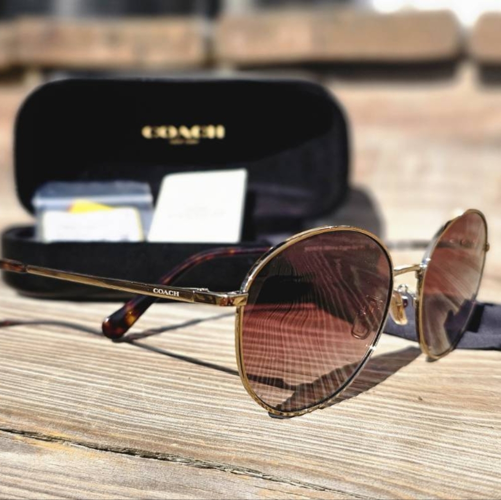 COACH NEW SHINY GOLD AVIATOR STYLE SUNGLASSES WITH ACCESORIES - Picture 6 of 8